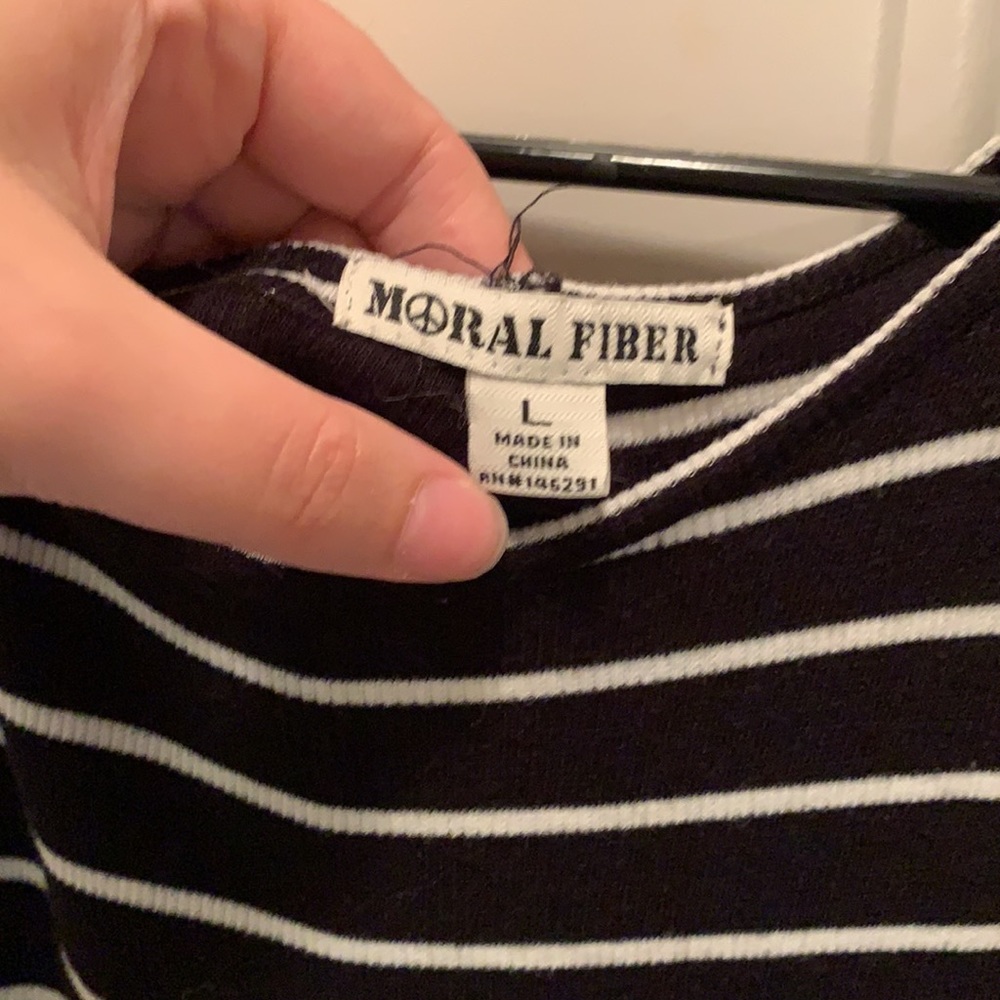 Large Black and white stripped casual dress - Picture 3 of 6